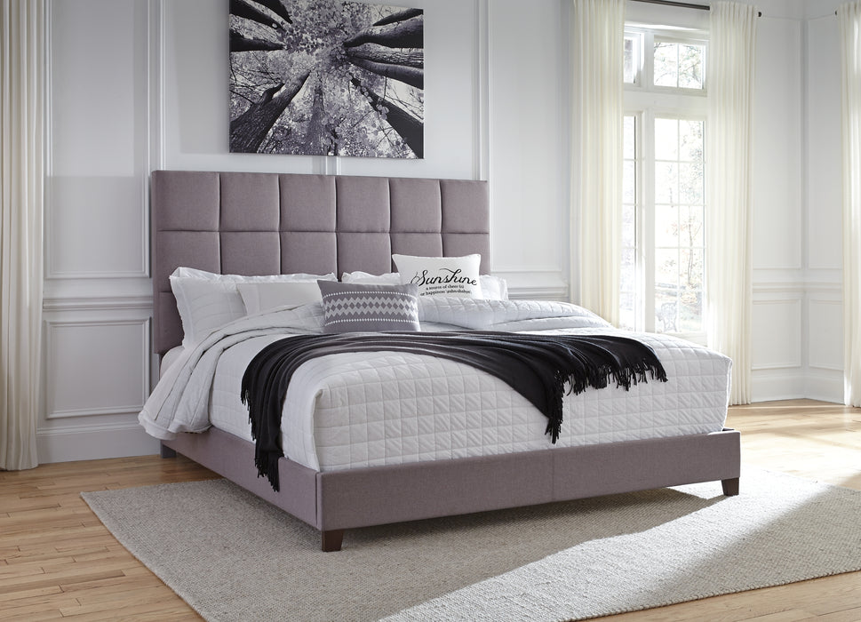 Dolante Queen Upholstered Bed with Mattress