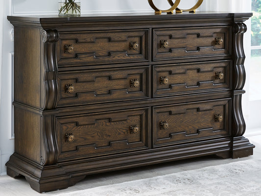 Maylee Dresser